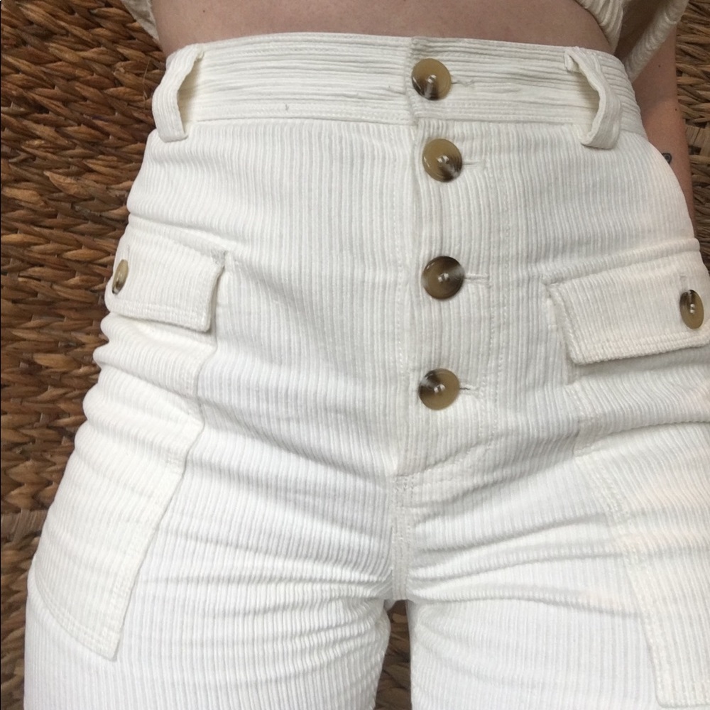 White high wasted cropped wide leg cords 😍